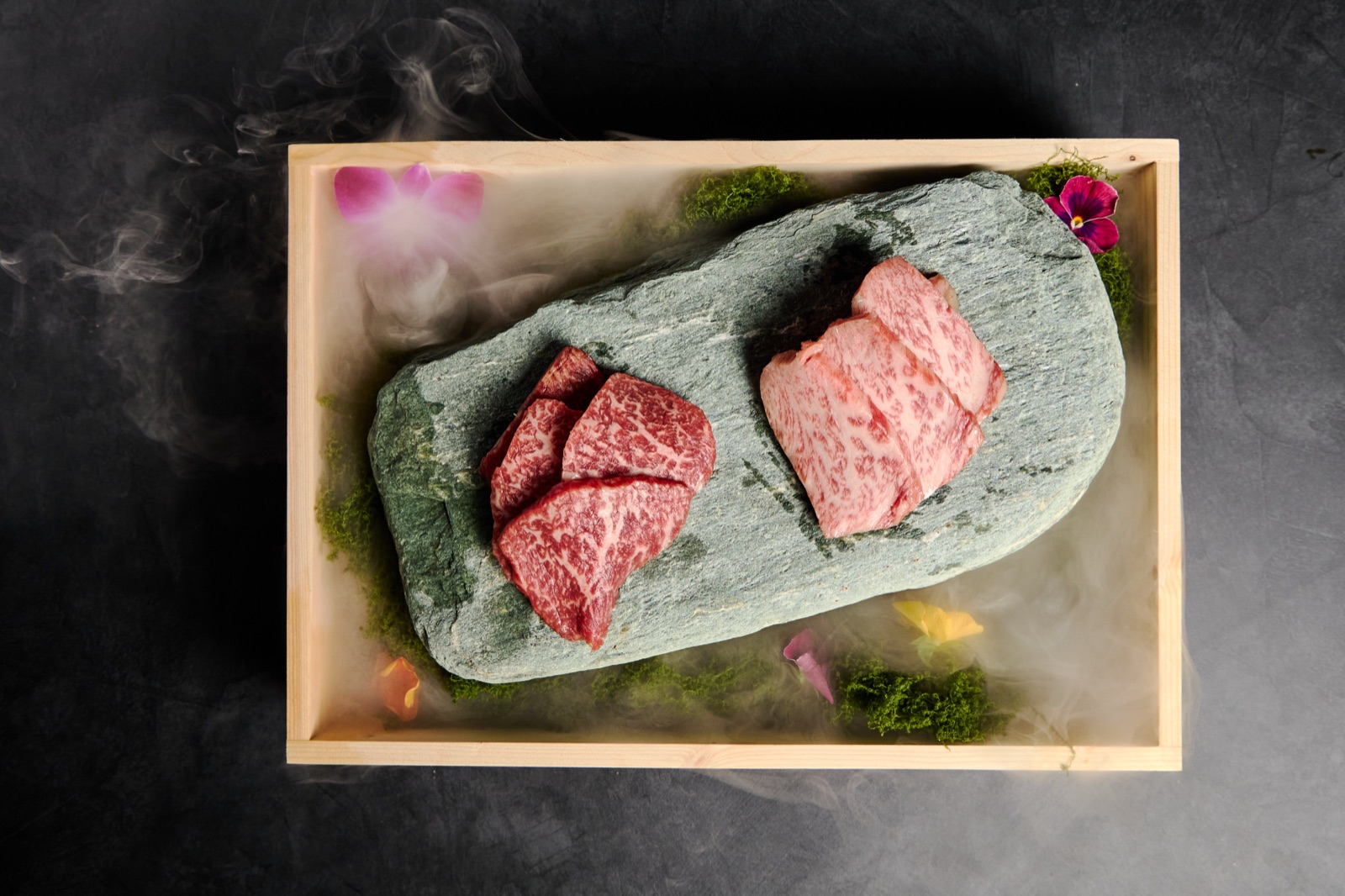 2種の特上肉と炭の香り